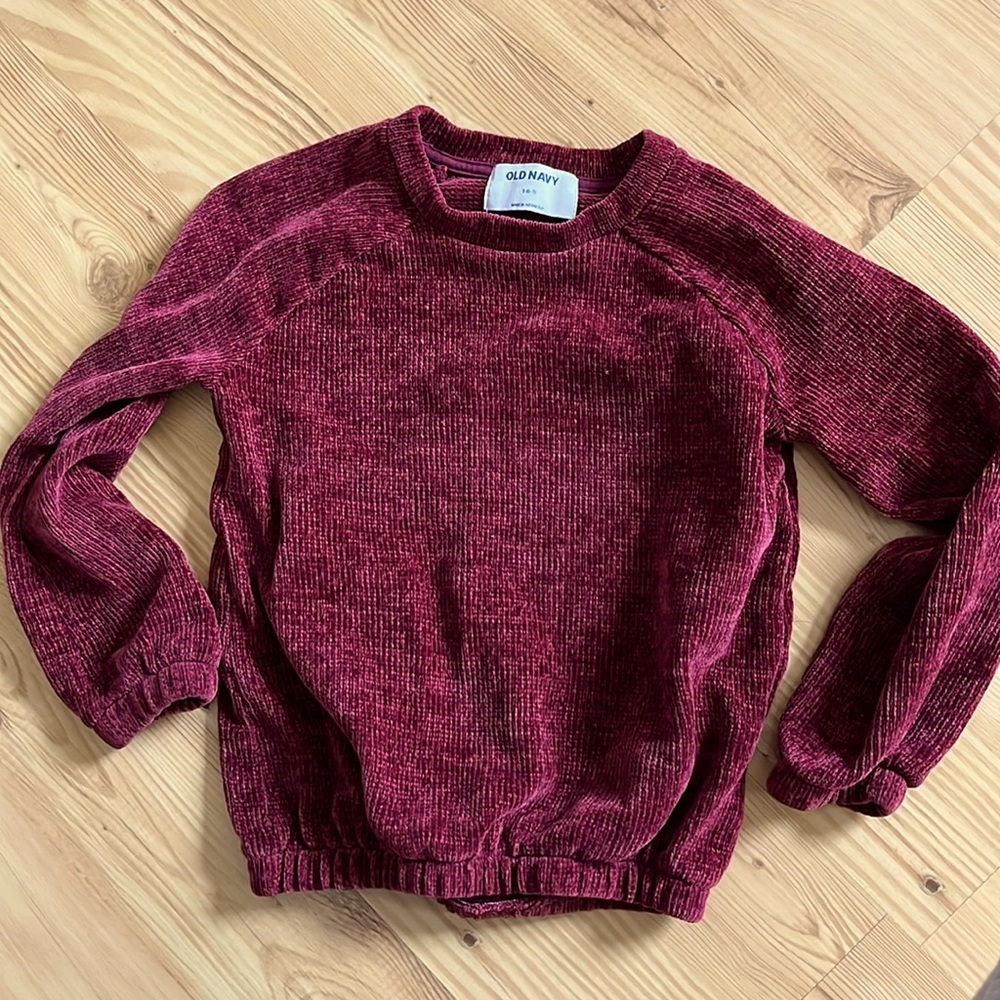 Super cute girls burgundy light sweater